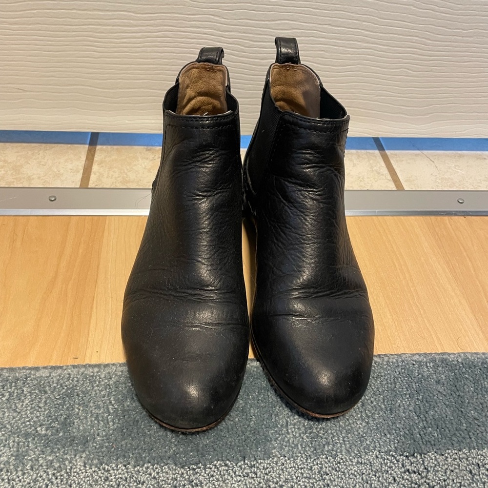 Black Frye Chelsea boots